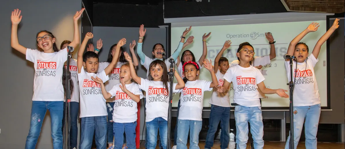 Niños y niñas con la condición de labio y paladar hendido hacen parte del “Coro de Sonrisas”, una iniciativa llena de sonrisas. - Fundación Operación Sonrisa Colombia