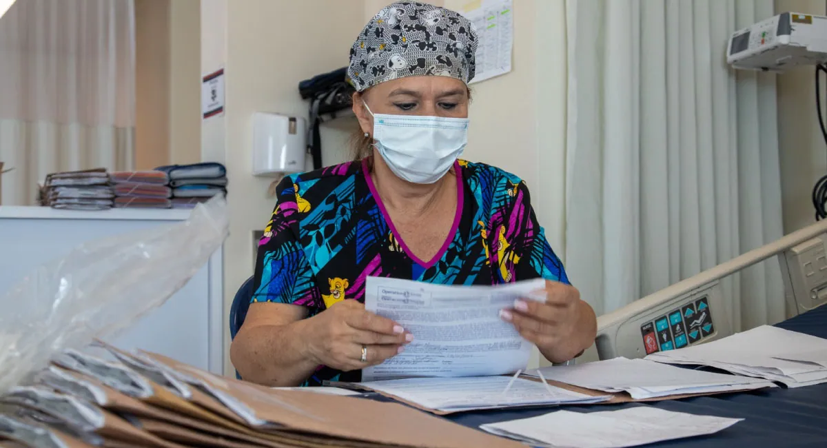 Adriana Serrano: más de 20 años transformando vidas como voluntaria de Operación Sonrisa