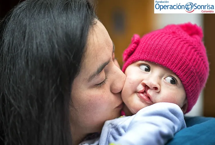 Nury y Luciana en el centro de atención multidisciplinario en Bogotá