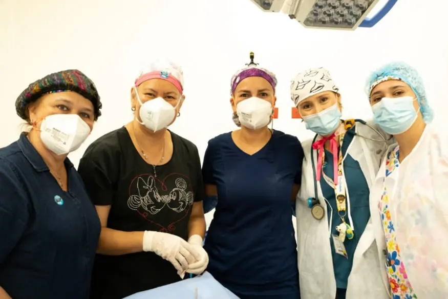 Las sonrisas de los niños y niñas se transforman gracias al corazón de nuestro equipo de voluntariado.