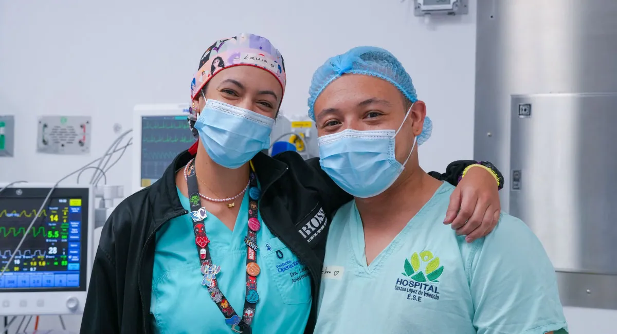 Entre turnos y sonrisas: El compromiso de Esteban con los niños