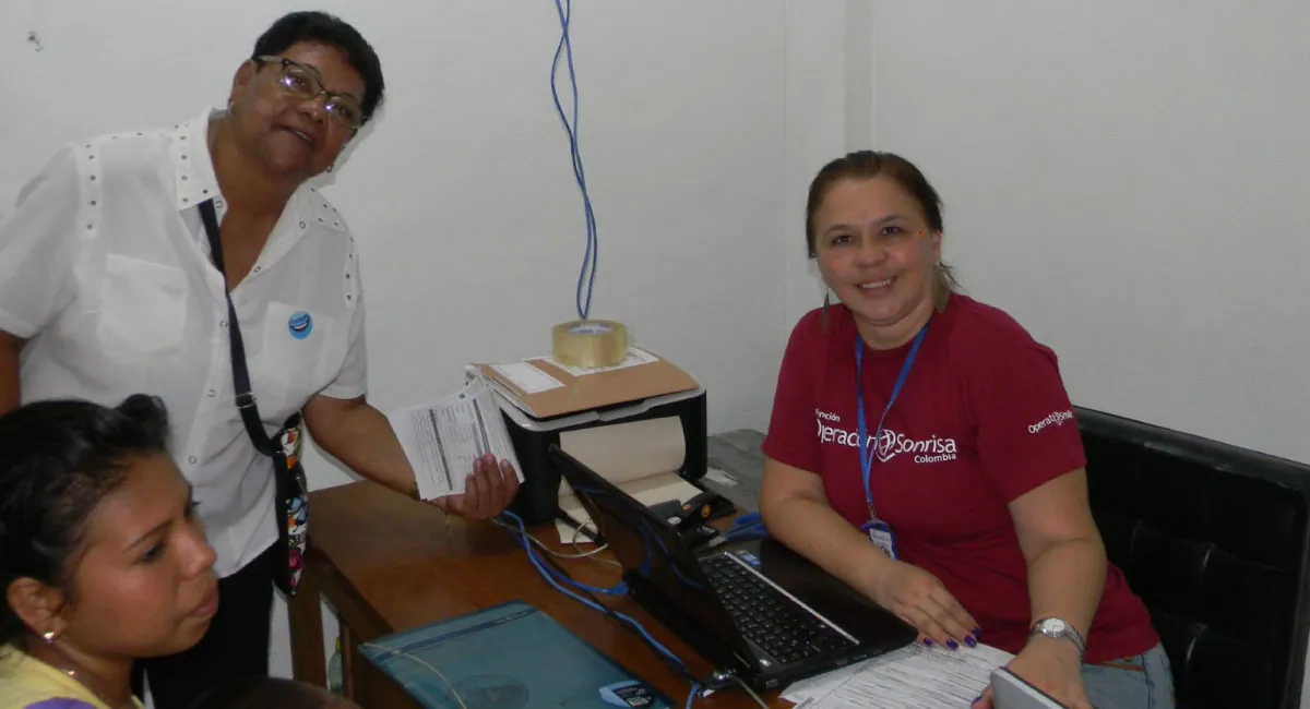 Adriana Serrano: más de 20 años transformando vidas como voluntaria de Operación Sonrisa
